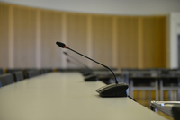 Ein Foto eines leeren Sitzungsraums